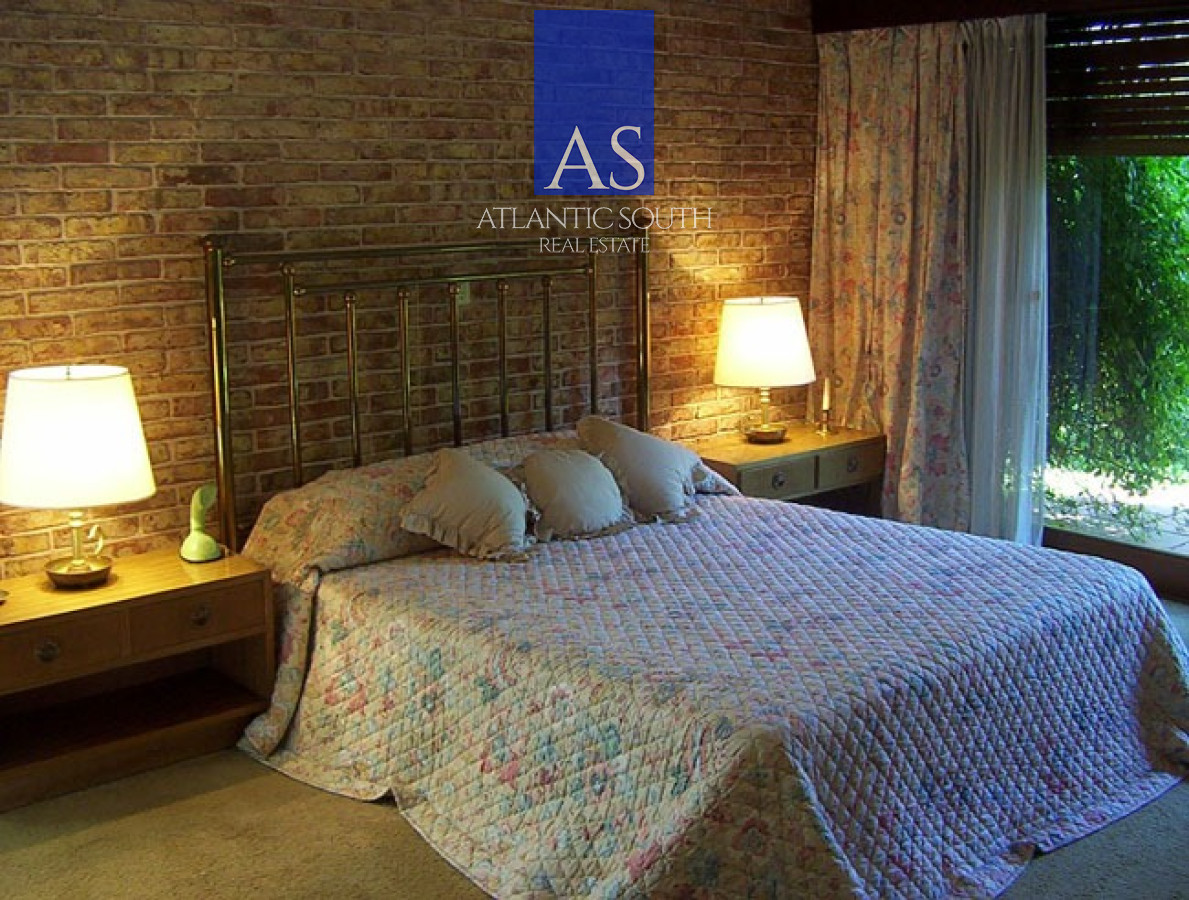Casa ID.4060 - Casa de 5 dormitorios excelente zona a metros de Playa Mansa, Punta del Este.
