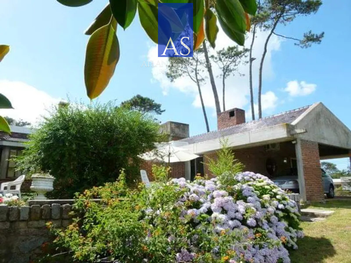 Casa ID.3875 - venta Casa de 3 dormitorios construcción tradicional Playa Mansa Pinares