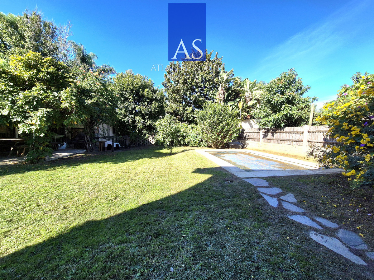 Casa ID.4174 - Oportunidad Casa de 4 dormitorios cercana al mar construcción tradicional barbacoa piscina Playa Mansa Punta del Este