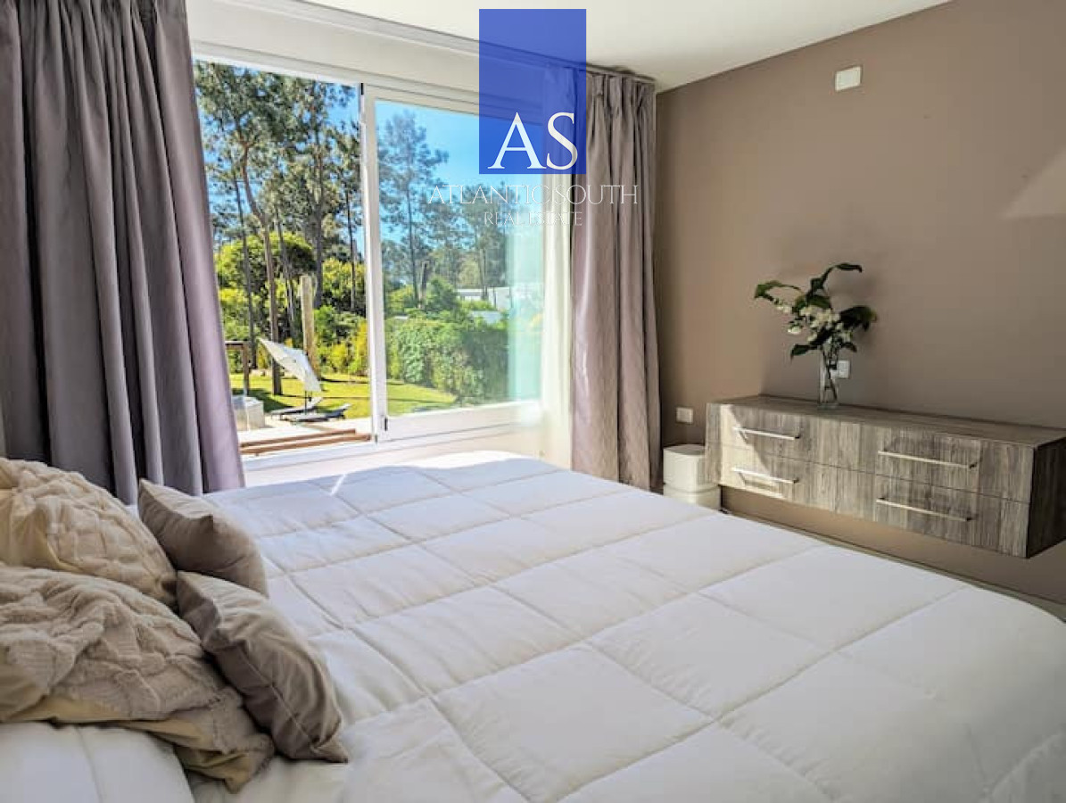Casa ID.5090 - Casa de 4 dormitorios con piscina y amplio jardín en Punta del Este