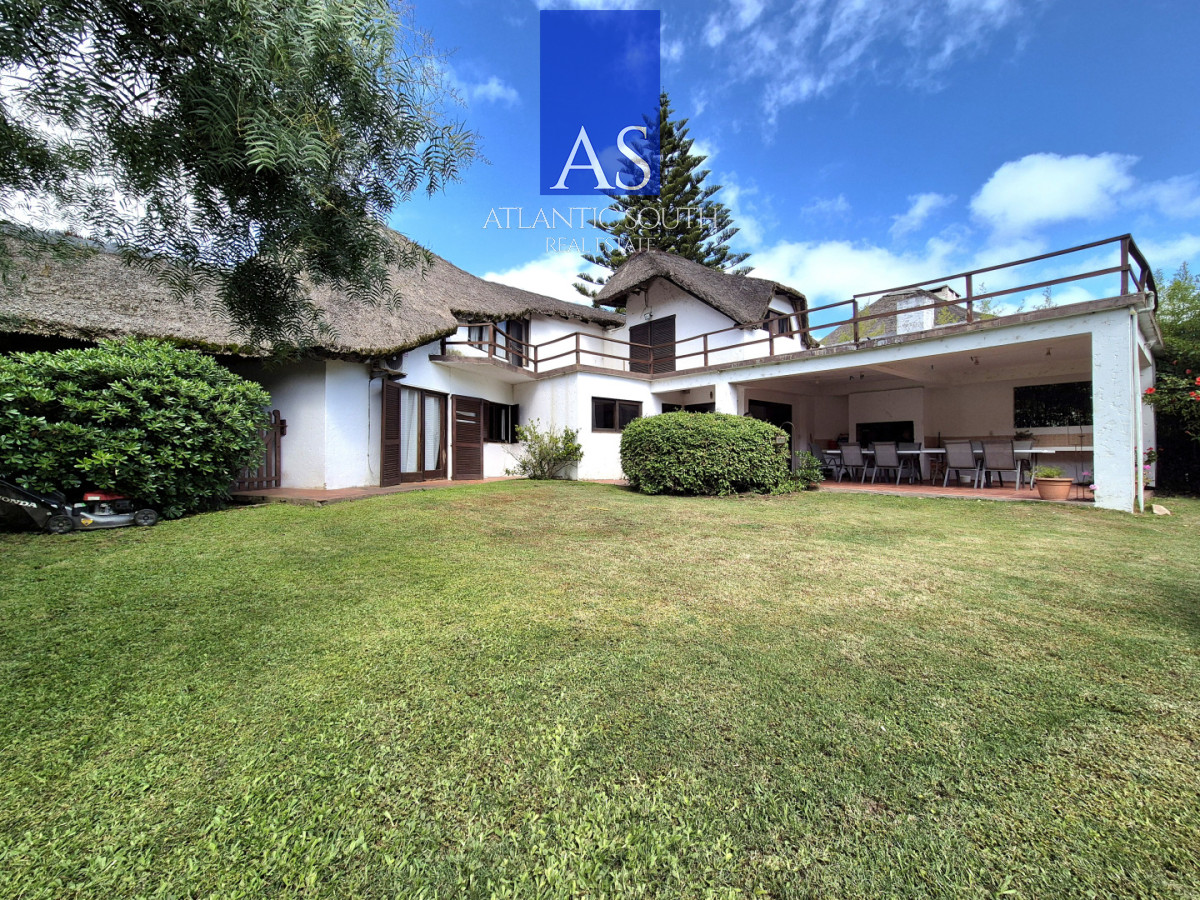 Casa ID.4454 - Casa 4 dormitorios a media cuadra del mar con piscina y jardín Pinares Playa Mansa 