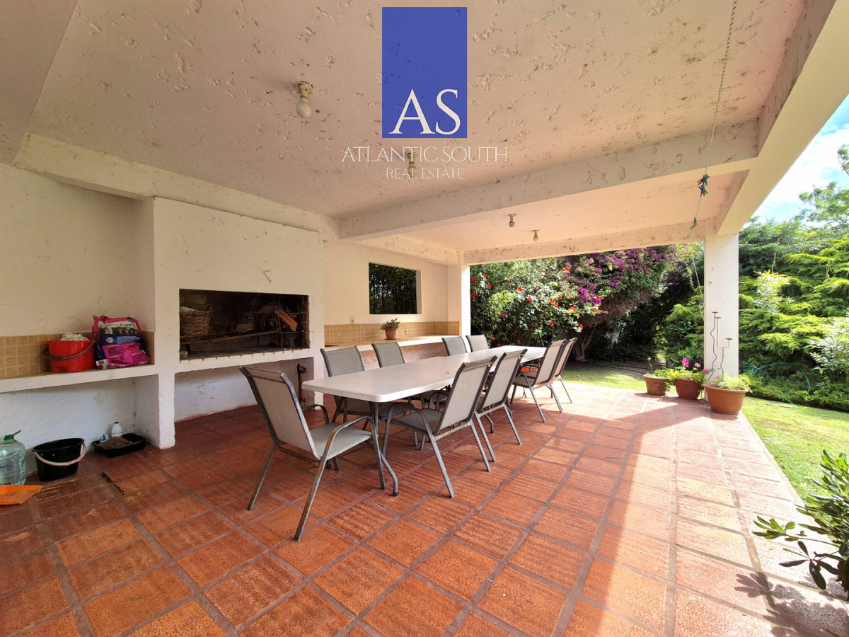 Casa ID.4454 - Casa 4 dormitorios a media cuadra del mar con piscina y jardín Pinares Playa Mansa 