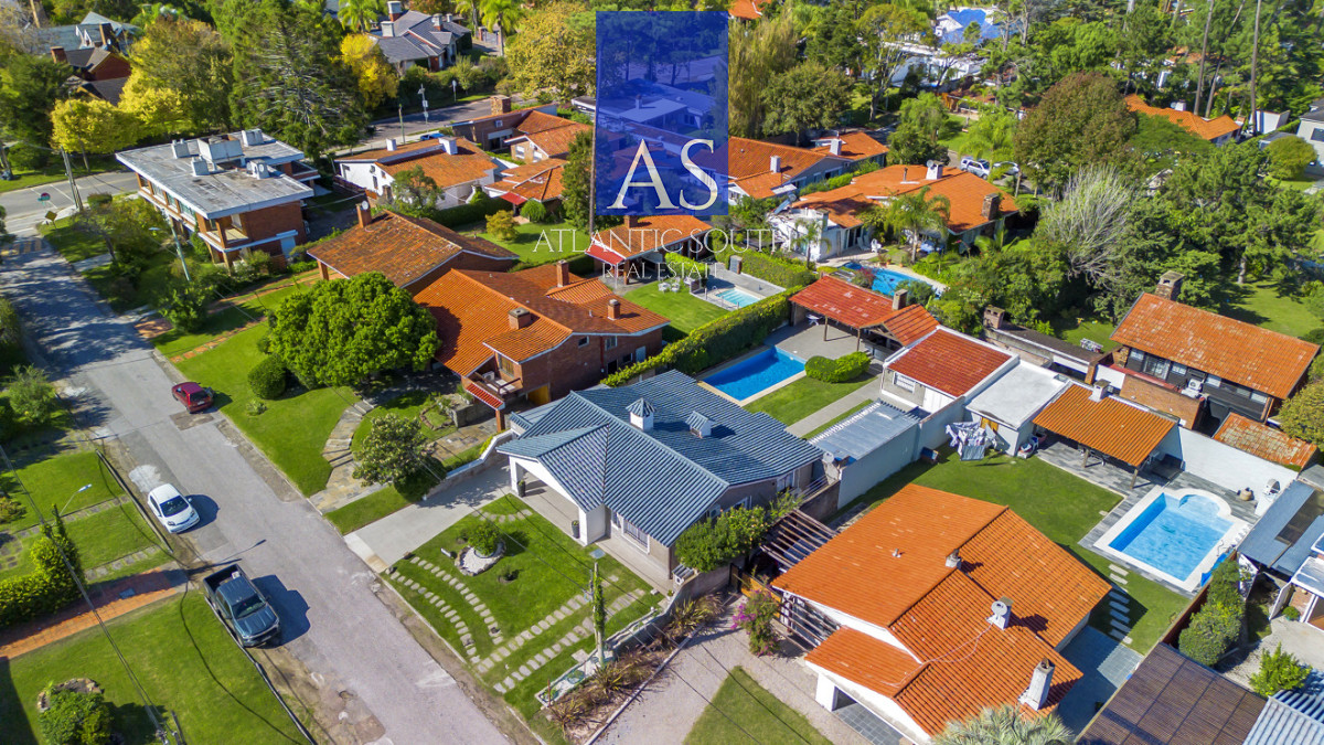 Casa ID.4842 - Chalet reciclado a 150 Metros del Mar en Playa Mansa