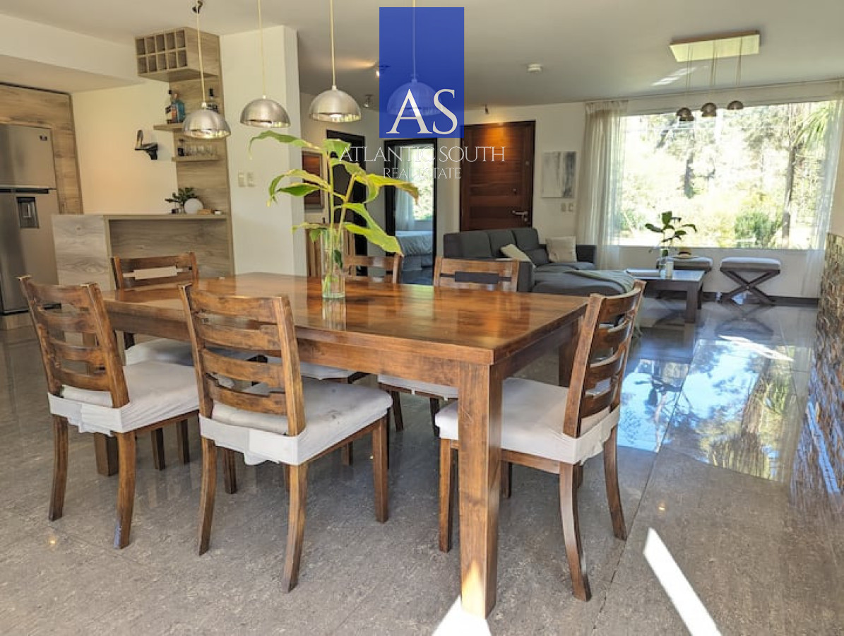 Casa ID.5090 - Casa de 4 dormitorios con piscina y amplio jardín en Punta del Este