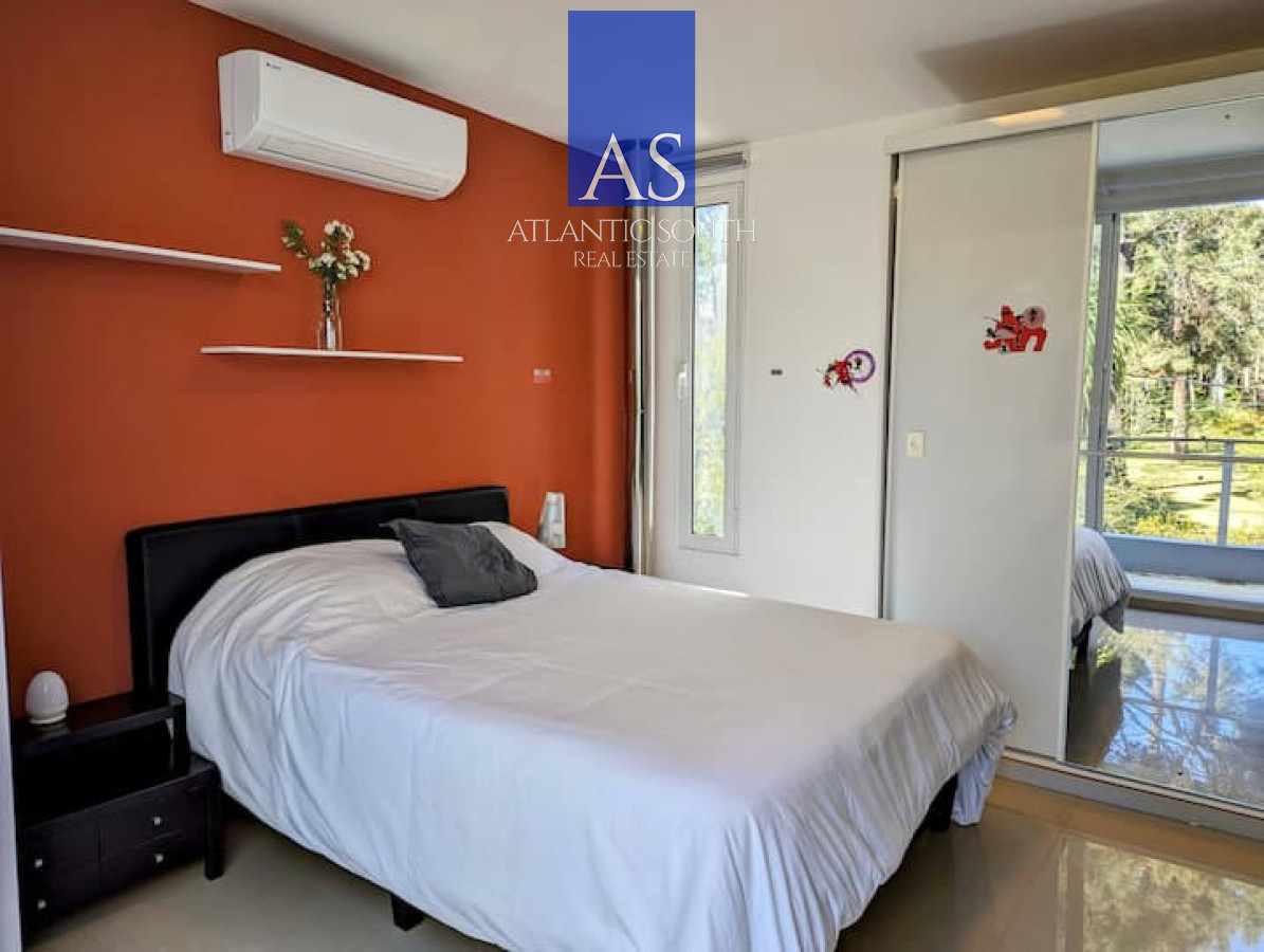 Casa ID.5090 - Casa de 4 dormitorios con piscina y amplio jardín en Punta del Este