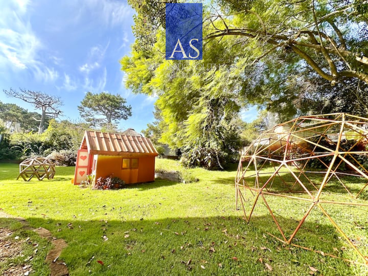 Casa ID.3392 - Mansión 7 dormitorios en Lugano Punta del Este
