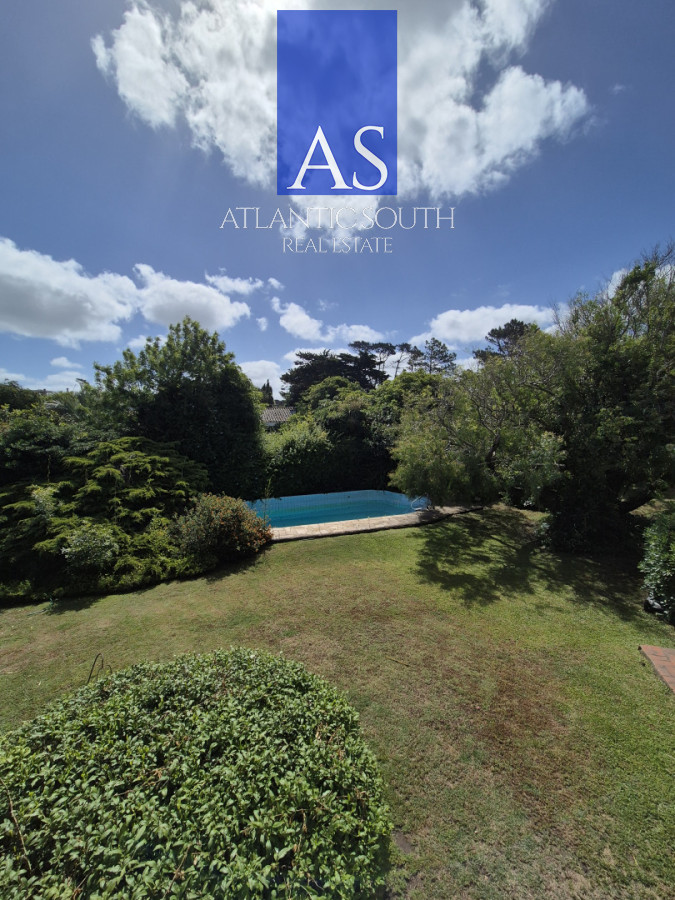 Casa ID.4454 - Casa 4 dormitorios a media cuadra del mar con piscina y jardín Pinares Playa Mansa 