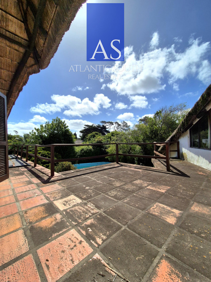 Casa ID.4454 - Casa 4 dormitorios a media cuadra del mar con piscina y jardín Pinares Playa Mansa 