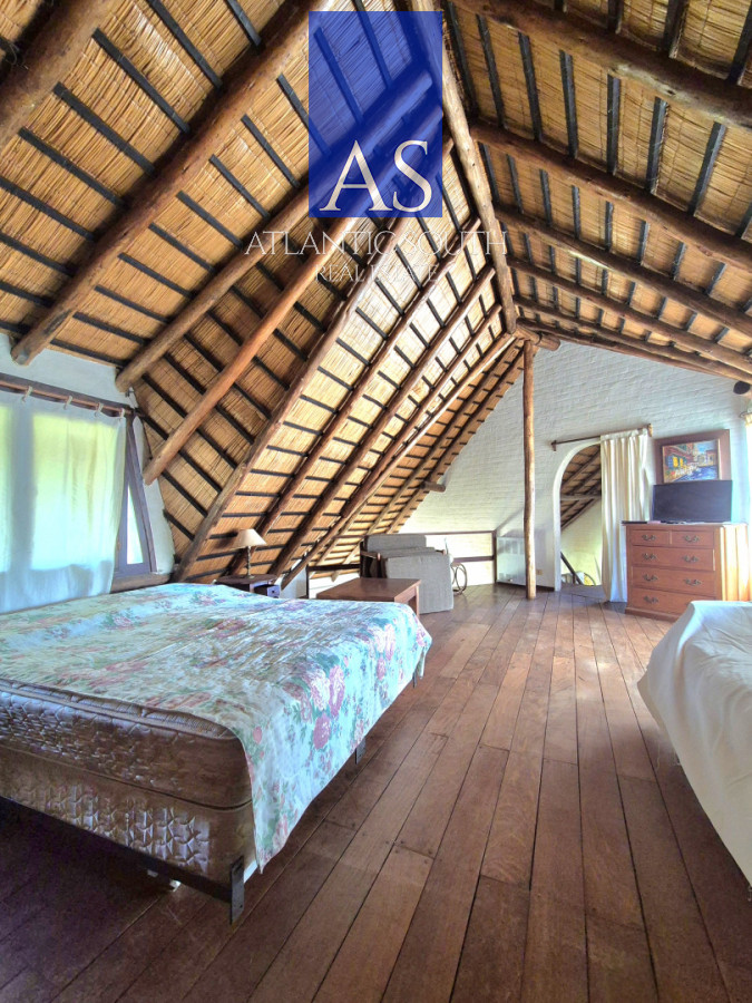 Casa ID.4454 - Casa 4 dormitorios a media cuadra del mar con piscina y jardín Pinares Playa Mansa 