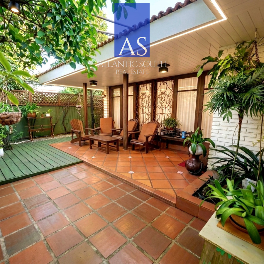 Casa ID.4666 - Casa de 4 dormitorios con piscina, barbacoa para 20 personas y parque arbolado, a 300 metros del mar en Punta del Este