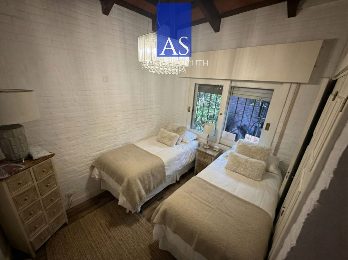 Casa ID.4690 - Casa de 4 dormitorios con piscina climatizada y barbacoa, sobre 1.250 m² de terreno en Punta del Este