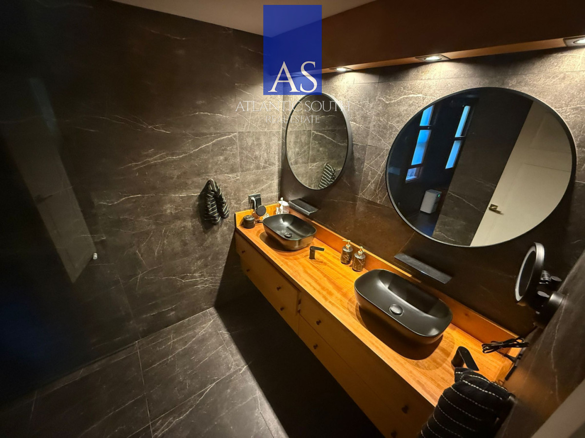 Casa ID.4690 - Casa de 4 dormitorios con piscina climatizada y barbacoa, sobre 1.250 m² de terreno en Punta del Este