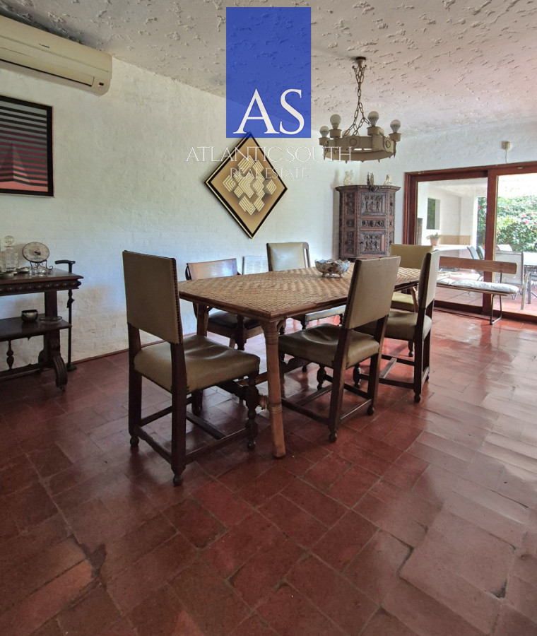 Casa ID.4454 - Casa 4 dormitorios a media cuadra del mar con piscina y jardín Pinares Playa Mansa 