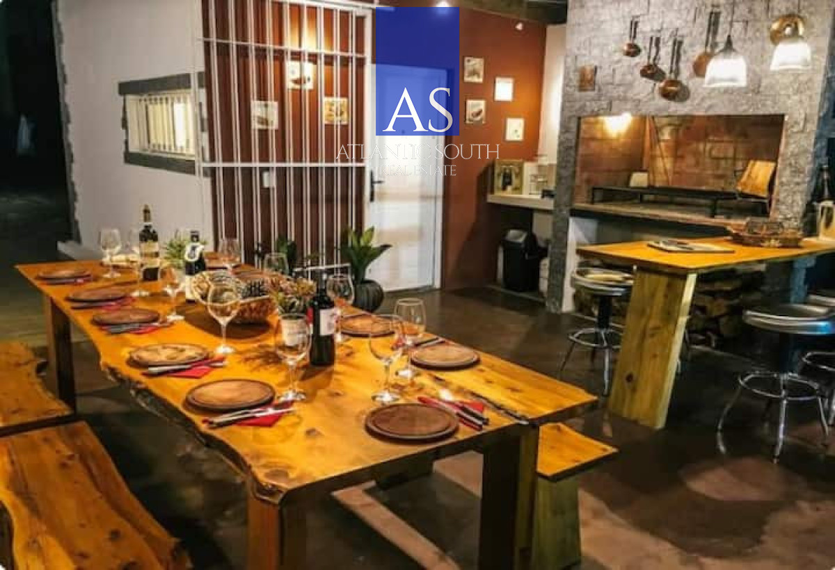 Casa ID.5090 - Casa de 4 dormitorios con piscina y amplio jardín en Punta del Este