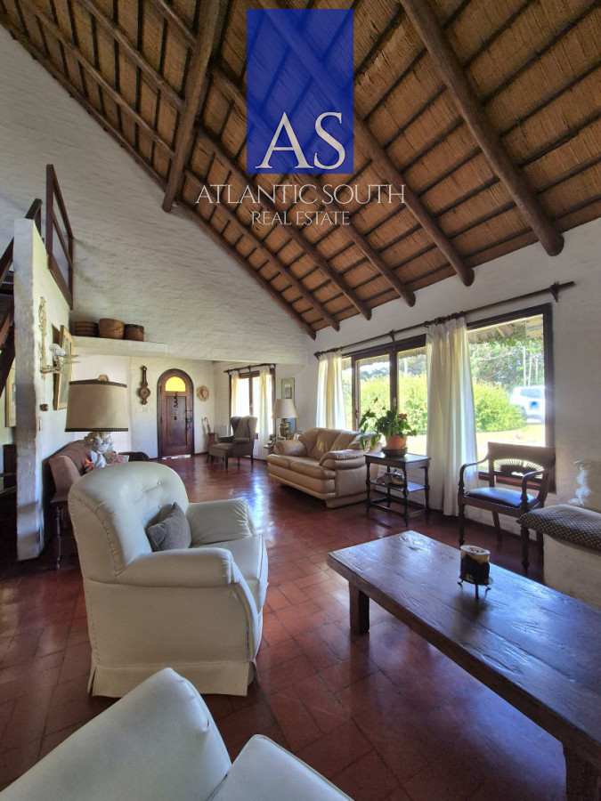 Casa ID.4454 - Casa 4 dormitorios a media cuadra del mar con piscina y jardín Pinares Playa Mansa 