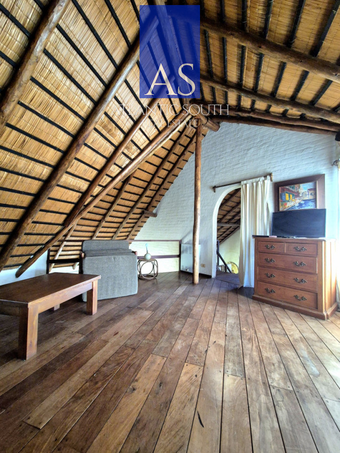 Casa ID.4454 - Casa 4 dormitorios a media cuadra del mar con piscina y jardín Pinares Playa Mansa 