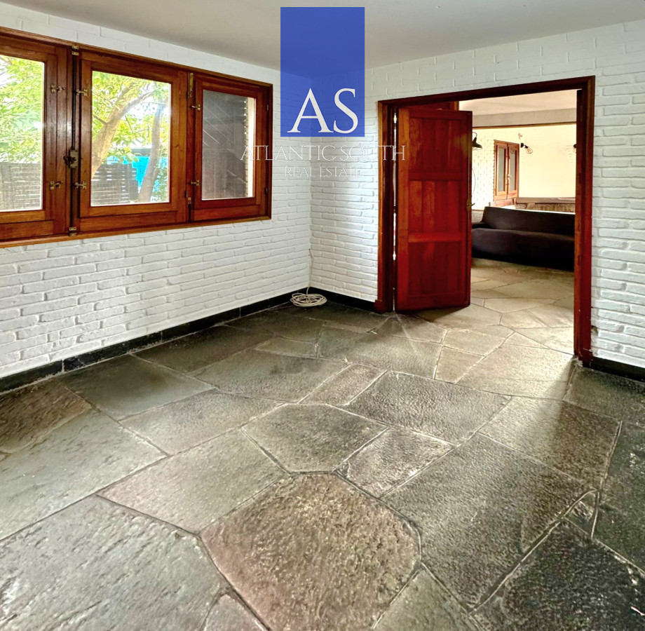 Casa ID.4174 - Oportunidad Casa de 4 dormitorios cercana al mar construcción tradicional barbacoa piscina Playa Mansa Punta del Este