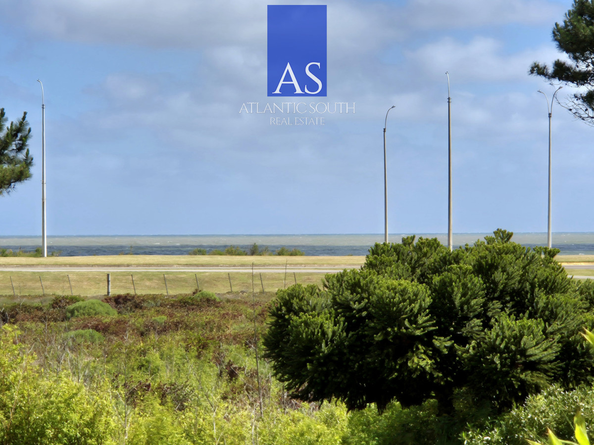 Casa ID.4454 - Casa 4 dormitorios a media cuadra del mar con piscina y jardín Pinares Playa Mansa 