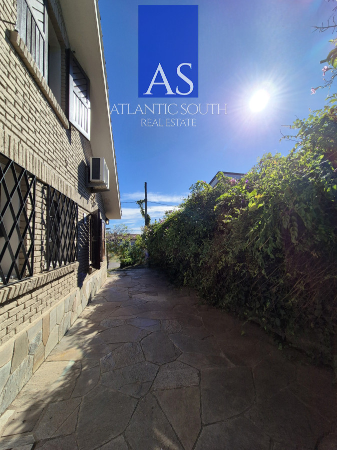 Casa ID.4174 - Oportunidad Casa de 4 dormitorios cercana al mar construcción tradicional barbacoa piscina Playa Mansa Punta del Este