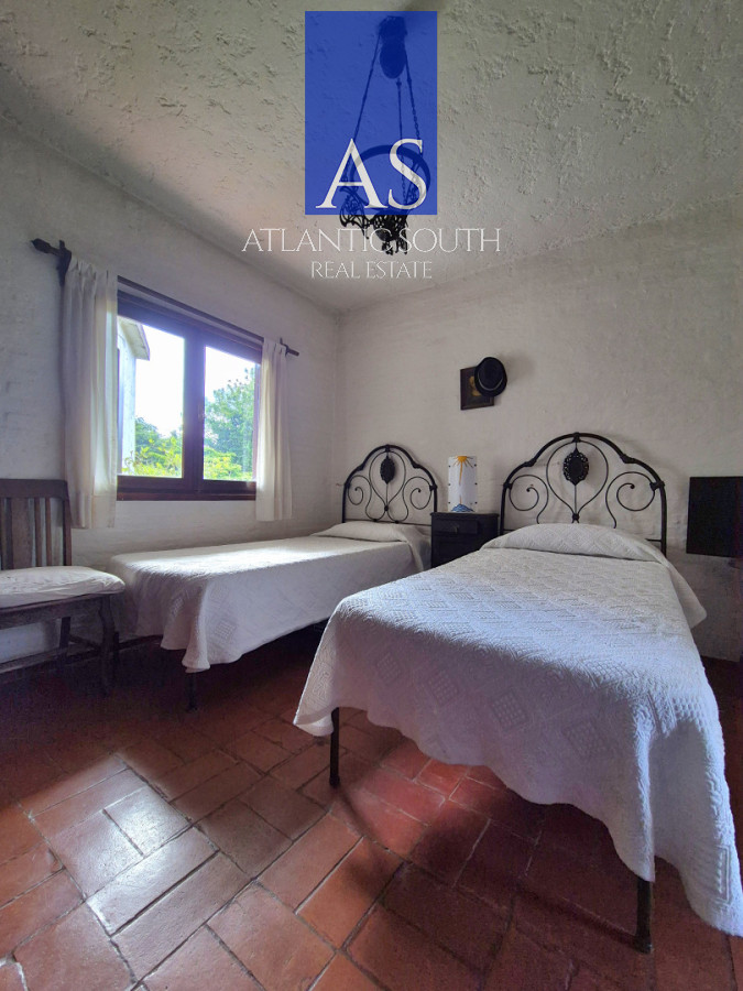 Casa ID.4454 - Casa 4 dormitorios a media cuadra del mar con piscina y jardín Pinares Playa Mansa 