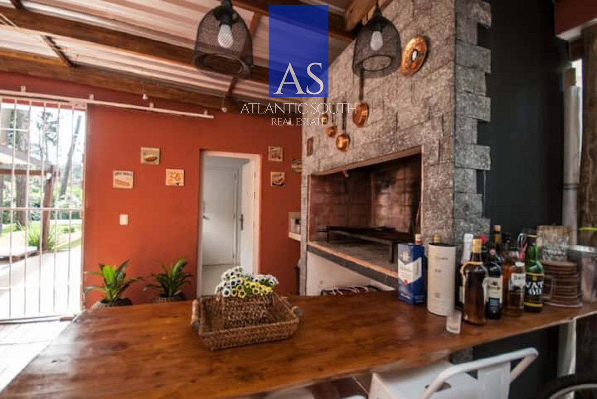 Casa ID.5090 - Casa de 4 dormitorios con piscina y amplio jardín en Punta del Este