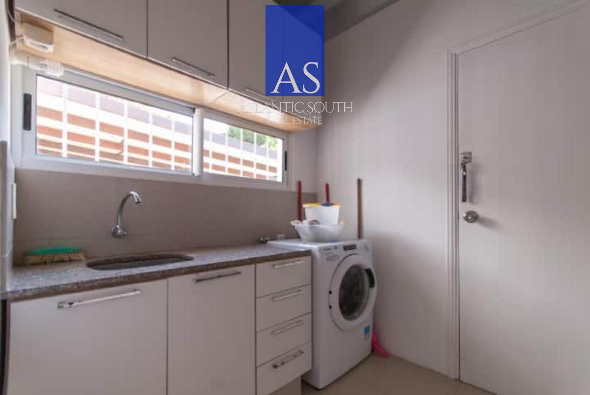 Casa ID.5090 - Casa de 4 dormitorios con piscina y amplio jardín en Punta del Este