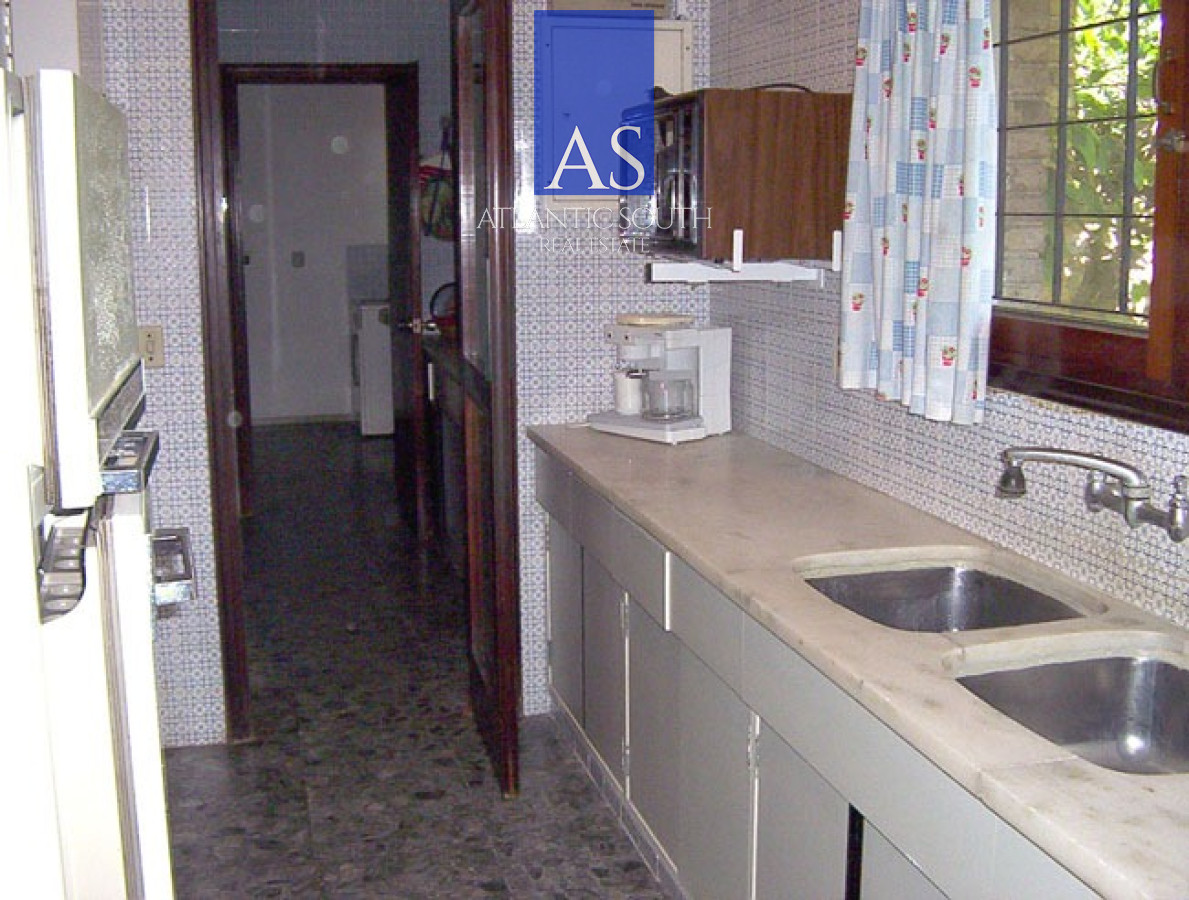 Casa ID.4060 - Casa de 5 dormitorios excelente zona a metros de Playa Mansa, Punta del Este.