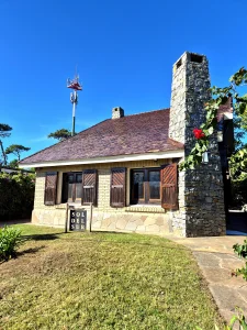 Oportunidad Casa de 4 dormitorios cercana al mar construcción tradicional barbacoa piscina Playa Mansa Punta del Este