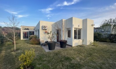 Casa 2 dormitorios con piscina Punta Colorada, Maldonado