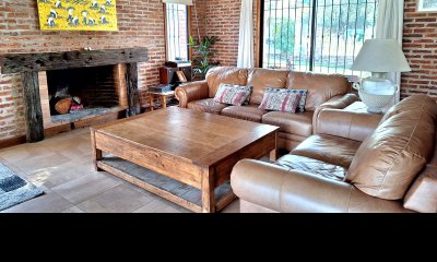Casa moderna de 3 dormitorios piscina climatizada Pinares Punta del Este