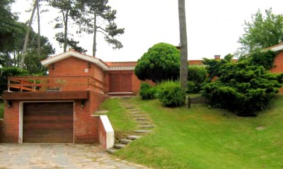 Casa 4 dormitorios con terreno jardines de Córdoba zona colegios