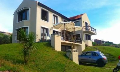 Casa de 4 dormitorios y 3 baños en Las Grutas, Punta Ballena