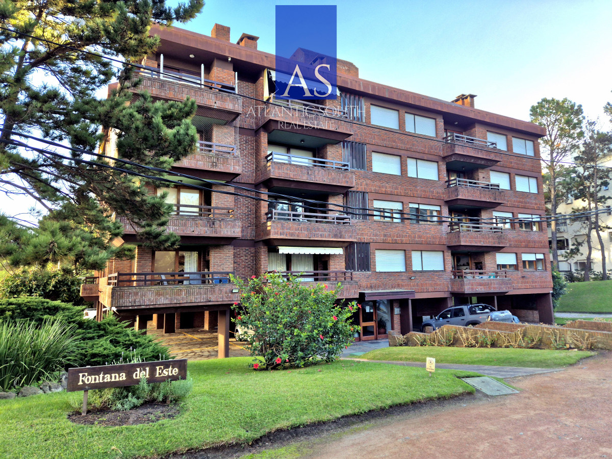 Apartamento ID.3041 - Apartamento 2 dormitorios parrillero propio estufa a leña terraza cochera excelente zona Punta del Este