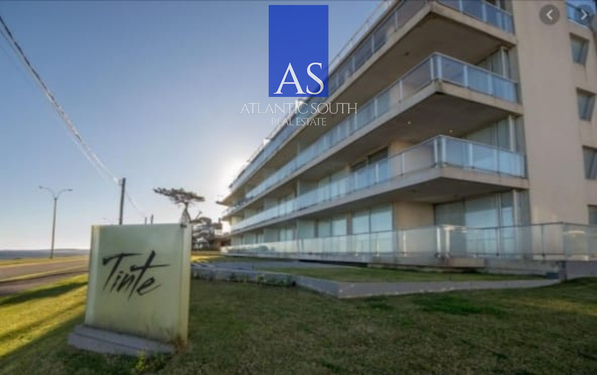 Apartamento ID.4455 - Penthouse apartamento 2 dormitorios frente al mar con azotea de uso exclusivo garage primera línea Playa Mansa Pinares Punta del Este
