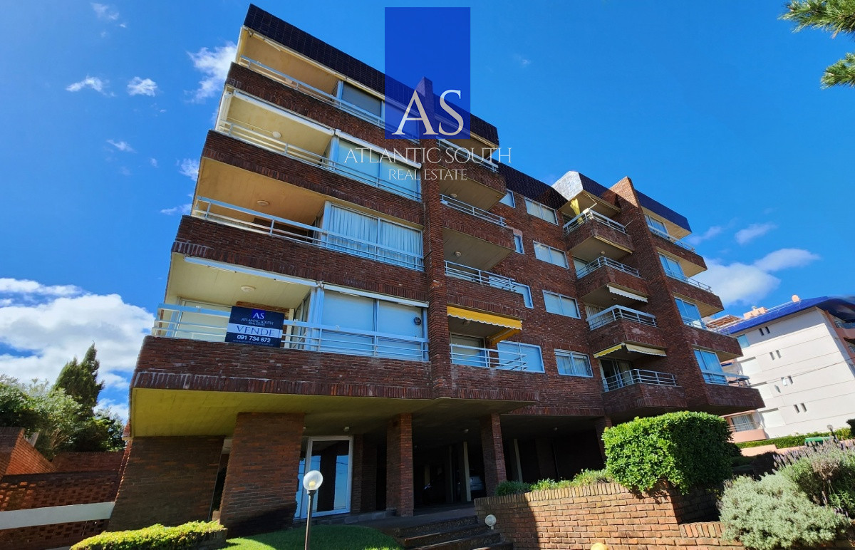 Apartamento ID.3695 - Alquiler anual  2 dormitorios terraza cochera primera linea Playa Mansa