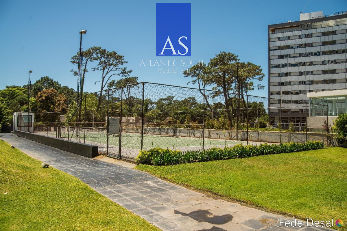 Apartamento ID.4319 - Oportunidad moderno planta cómoda piso alto 3 dormitorios 2 baños terraza con espectacular vista al mar garage venta Punta del Este 