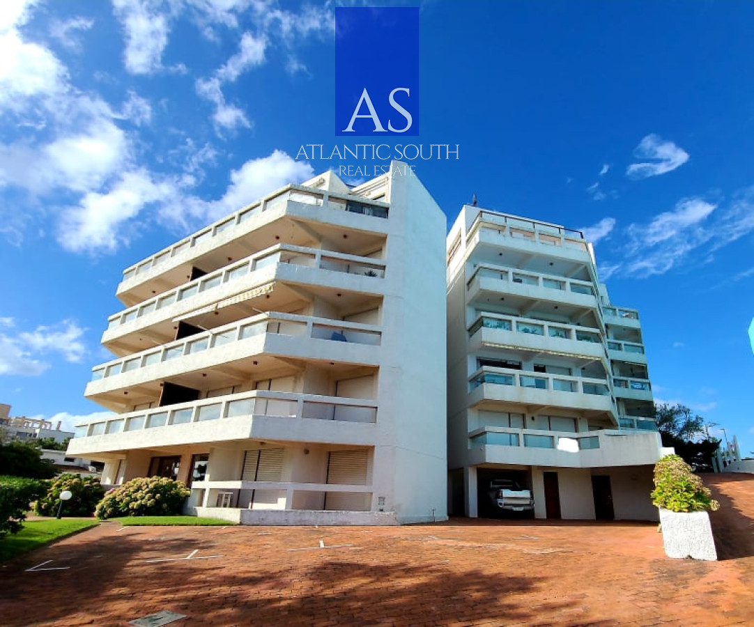 Apartamento ID.1623 - Alquiler anual Apartamento 2 dormitorios frente al mar Mansa espectacular terraza con vista