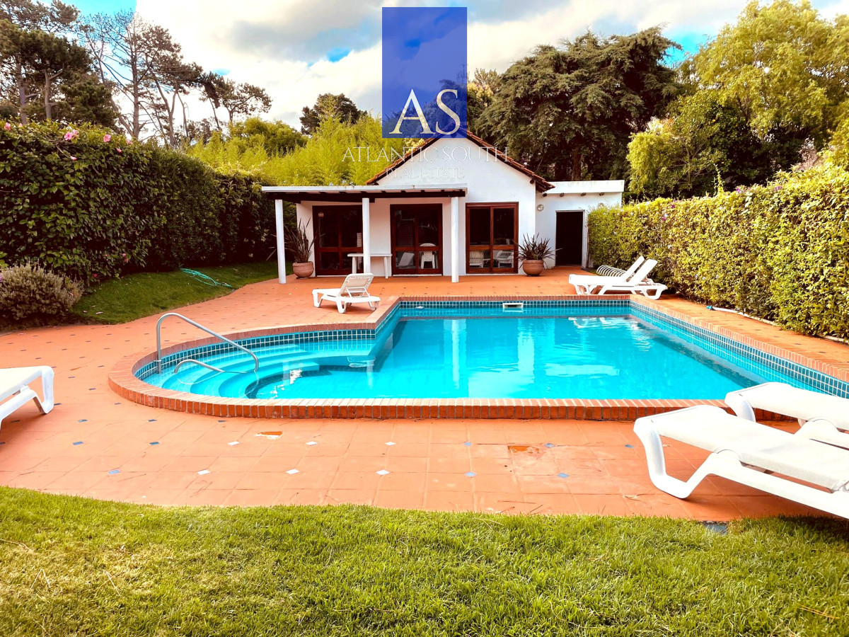 Apartamento ID.4052 - Apartamento amplio 3 dormitorios en Playa Brava garage piscina cerca del mar Punta del Este
