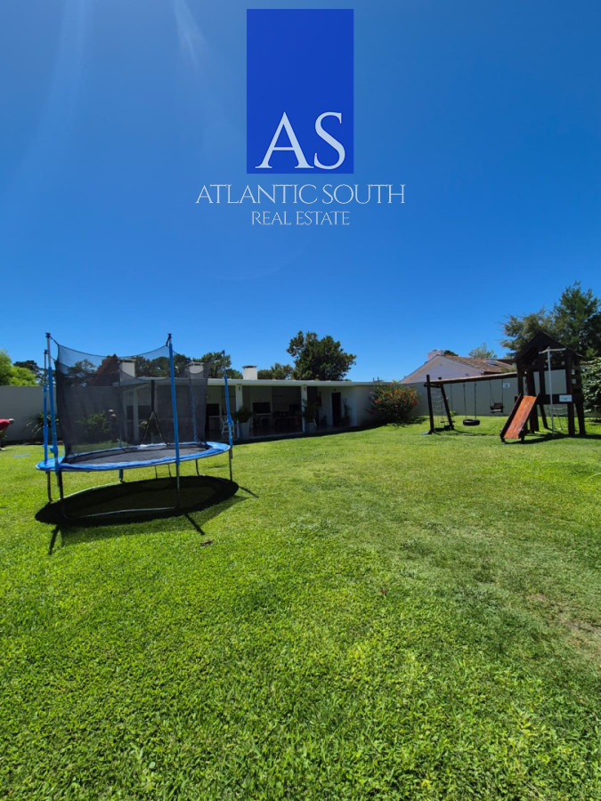 Apartamento ID.4736 - Apartamento de 3 Dormitorios con Vista Parcial al Mar en Playa Mansa - Pinares