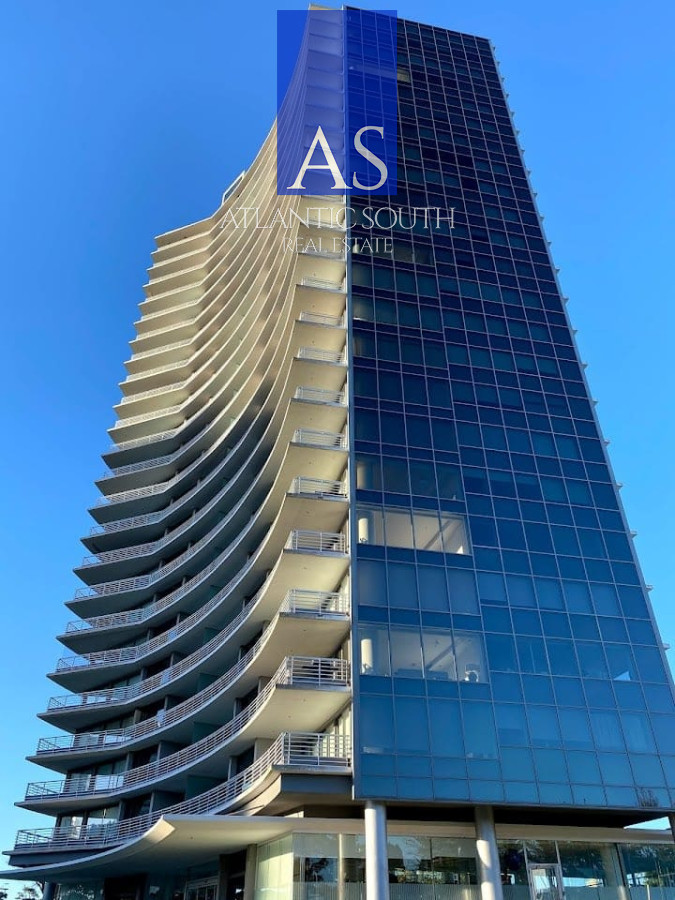 Apartamento ID.4937 - Penthouse de 3 dormitorios con vista directa al mar en Playa Mansa, Punta del Este
