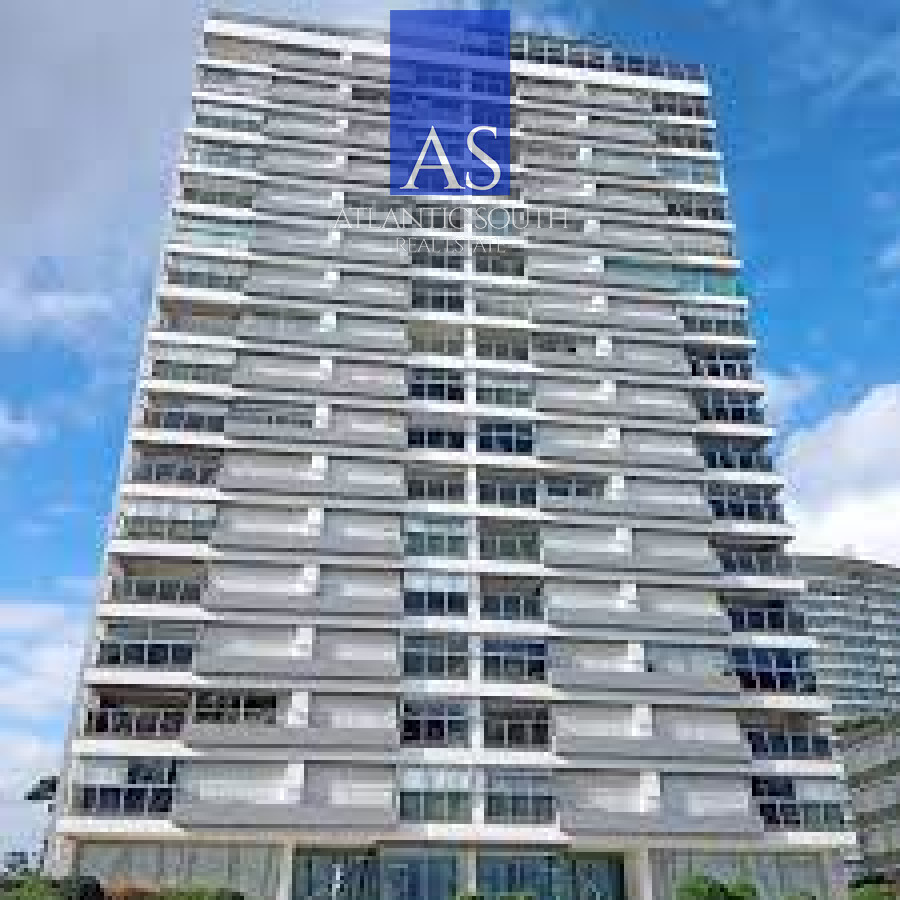 Apartamento ID.4844 - Planta de categoría 3 dormitorios + dependencia parrillero propio frente al mar Punta del Este 