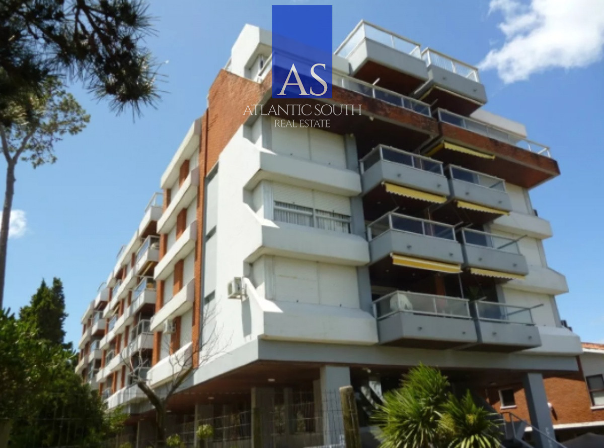 Apartamento ID.2502 - Oportunidad Penthouse 3 dormitorios con parrillero cochera Playa Mansa