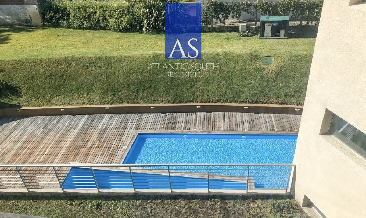 Apartamento ID.4455 - Penthouse apartamento 2 dormitorios frente al mar con azotea de uso exclusivo garage primera línea Playa Mansa Pinares Punta del Este