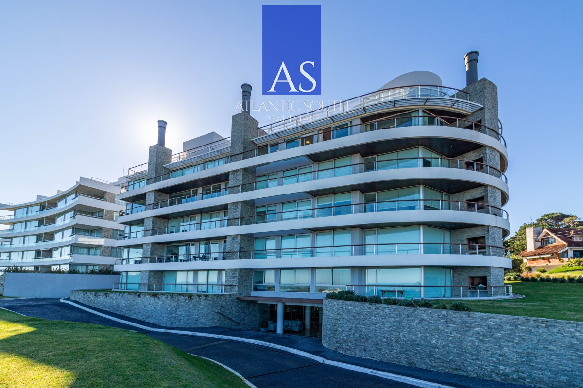Apartamento ID.3719 - Apartamento moderno de categoría 3 dormitorios+dependencia completa en primera linea al mar en Playa Mansa Pinares Punta del Este