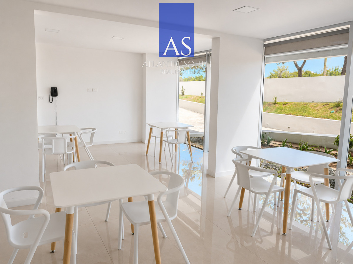 Apartamento ID.4799 - Frente al Mar en Playa Mansa 2 Suites + Dependencia completa Vista Parcial al mar primera línea Playa Mansa Punta del Este