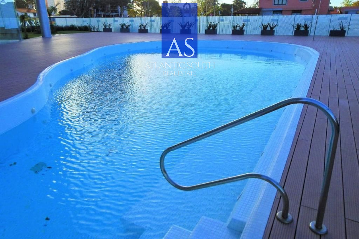 Apartamento ID.4937 - Penthouse de 3 dormitorios con vista directa al mar en Playa Mansa, Punta del Este