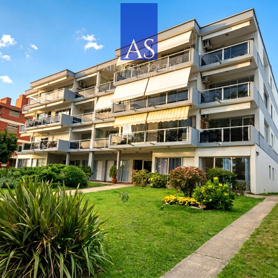 Apartamento ID.4665 - Apartamento de 2 dormitorios, patio con barbacoa y cochera techada en Punta del Este