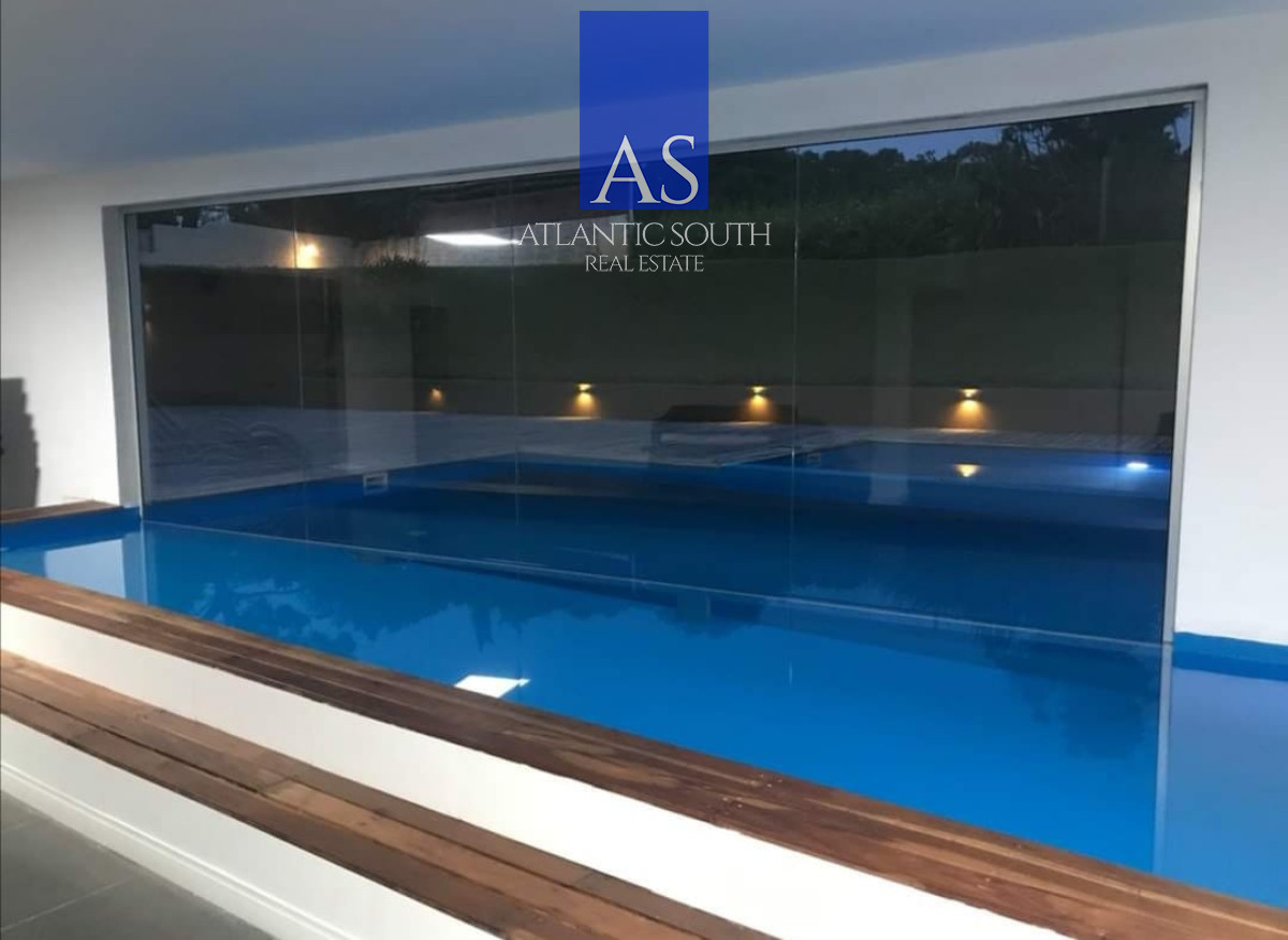Apartamento ID.4455 - Penthouse apartamento 2 dormitorios frente al mar con azotea de uso exclusivo garage primera línea Playa Mansa Pinares Punta del Este