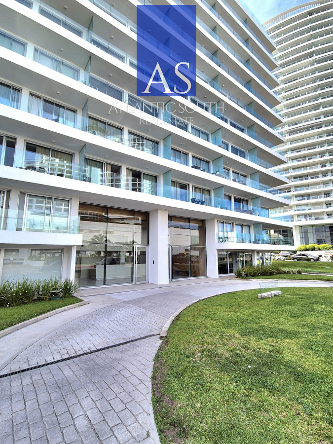 Apartamento ID.3942 - Apartamento a estrenar amoblado piso alto 1 dormitorio frente a Enjoy vista al mar terraza y garage Playa Mansa Punta del Este