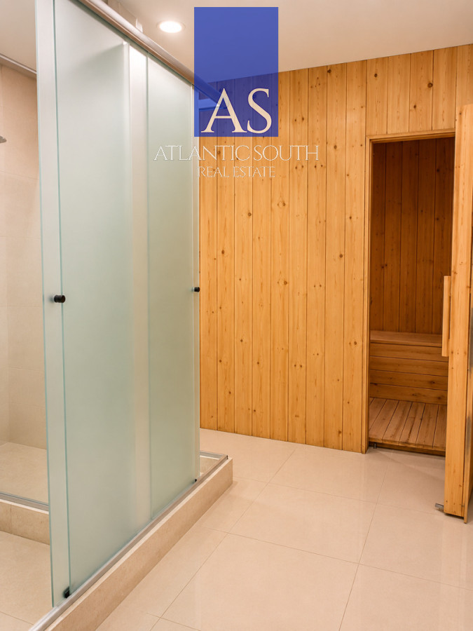 Apartamento ID.4799 - Frente al Mar en Playa Mansa 2 Suites + Dependencia completa Vista Parcial al mar primera línea Playa Mansa Punta del Este